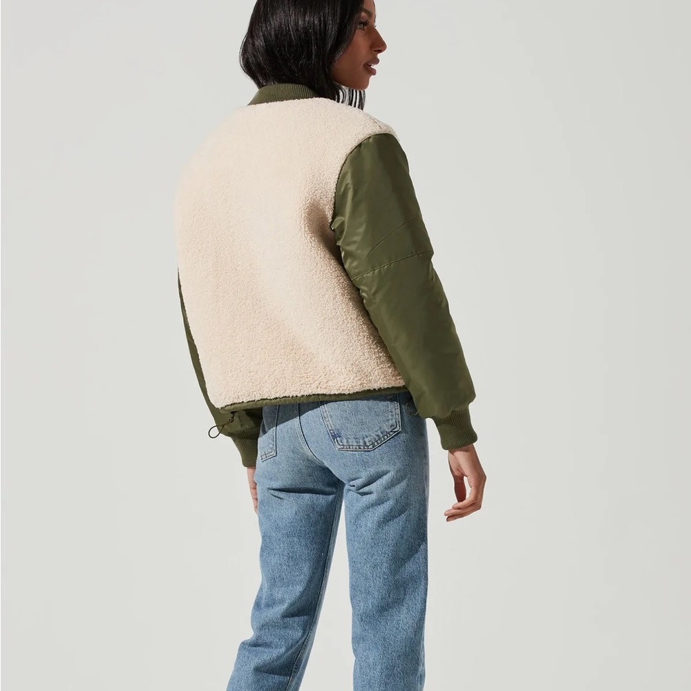 TEGAN FAUX SHEARLING CONTRAST PUFFER JACKET - Picture 3 of 9